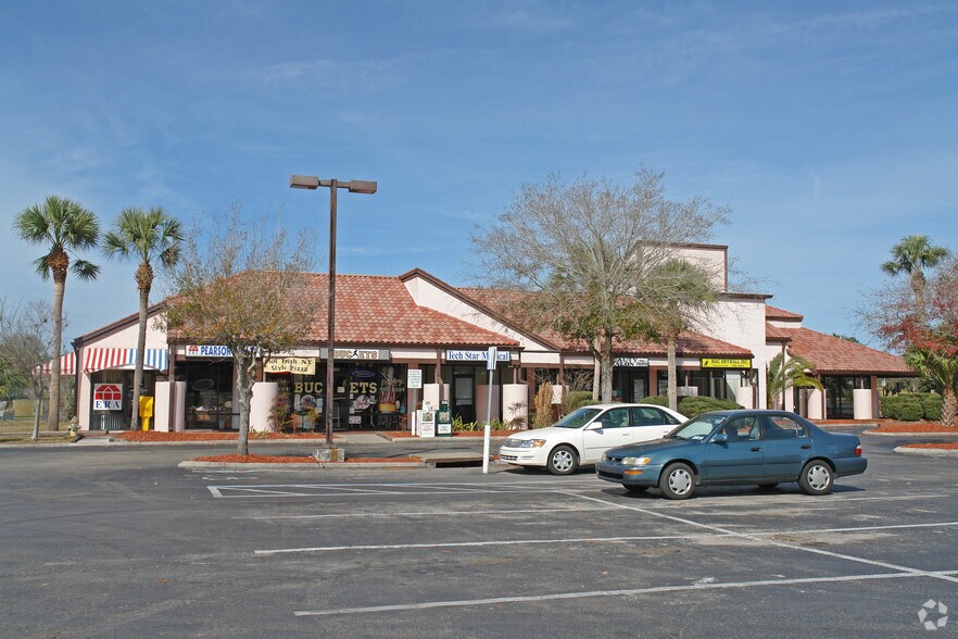 7391 Commercial Way, North Weeki Wachee, FL à louer - Photo de l’immeuble – Image 2 sur 9