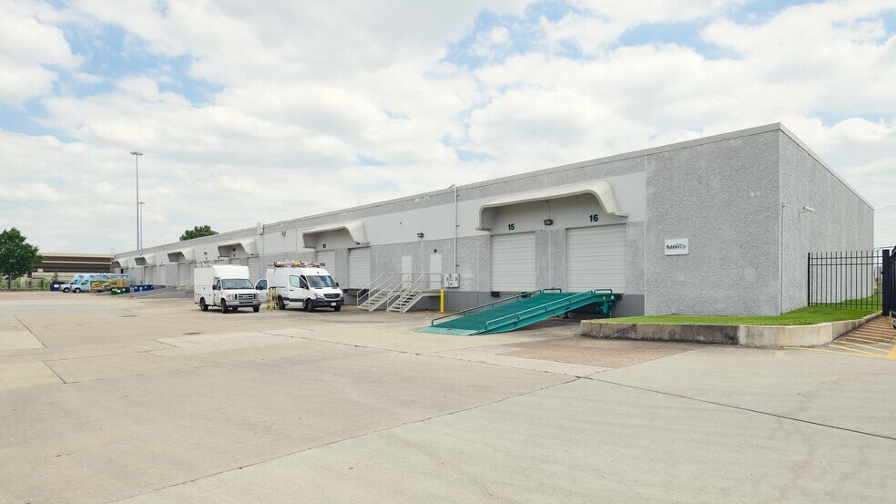 4444-4464 W 12th St, Houston, TX à louer - Photo de l’immeuble – Image 3 sur 52