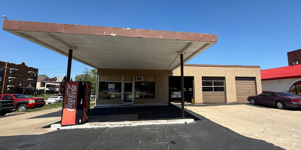 520 SW 10th Ave, Topeka, KS à louer - Photo principale – Image 1 sur 6