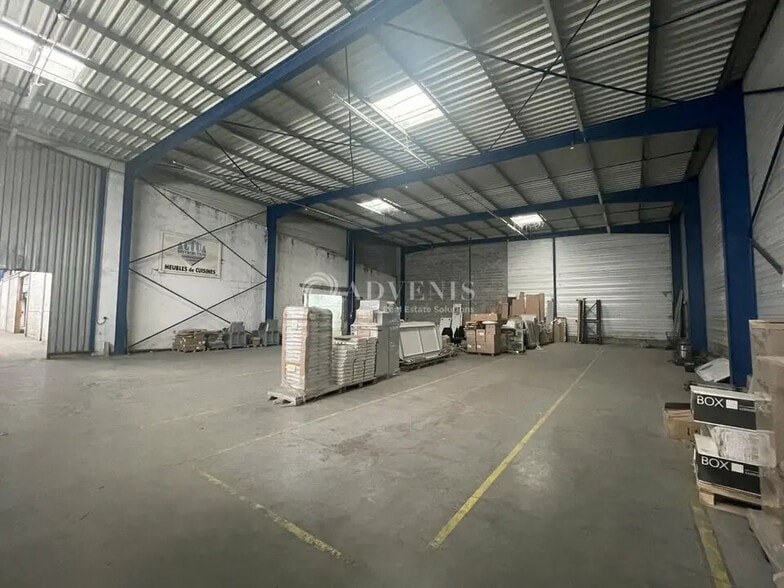 Local d’activités dans Artigues-près-Bordeaux à louer - Photo de l’immeuble – Image 1 sur 9