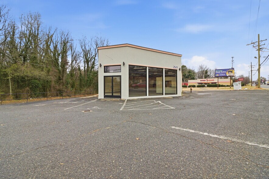 2501 West Blvd, Charlotte, NC à louer - Photo de l’immeuble – Image 2 sur 9