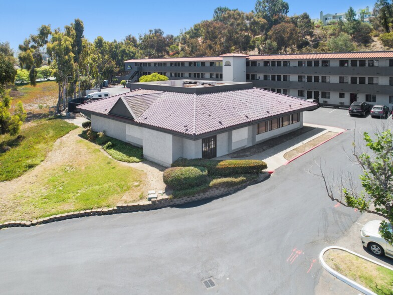 135 Encinitas Blvd, Encinitas, CA à louer - Photo principale – Image 2 sur 5