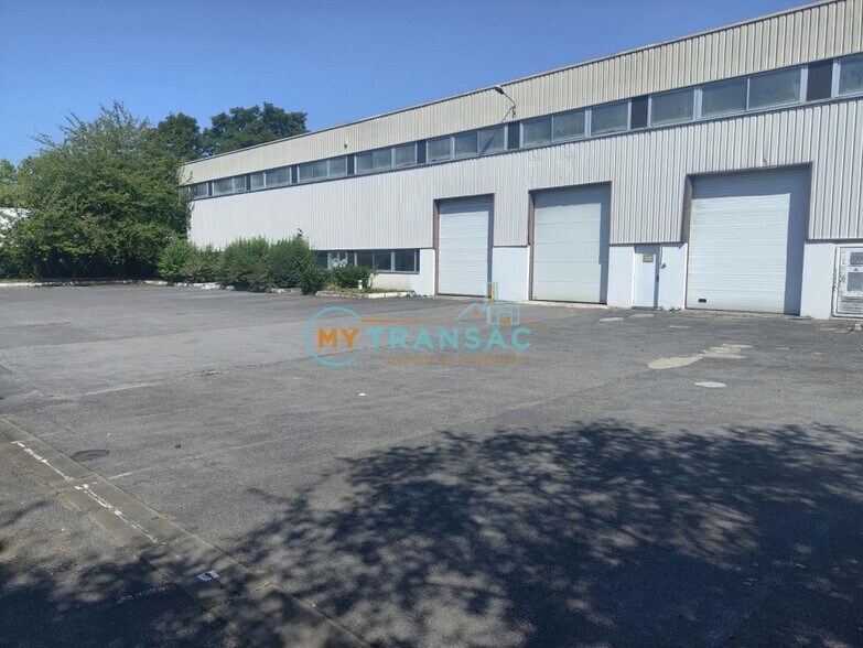 Local d’activités dans Torcy à louer - Photo de l’immeuble – Image 1 sur 31