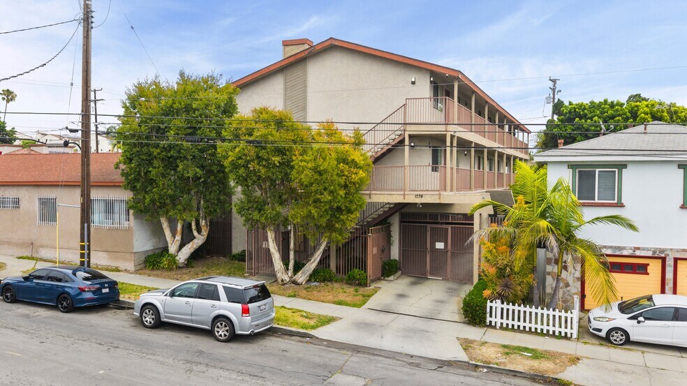 1776 Temple Ave, Long Beach, CA à vendre - Photo principale – Image 1 sur 23