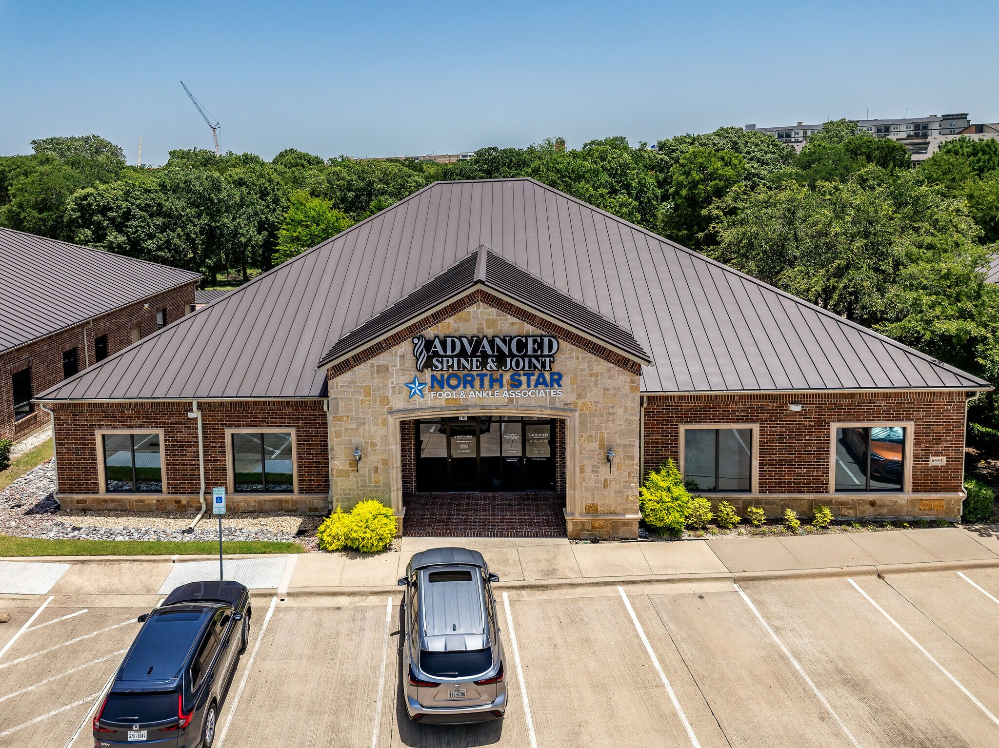 6550 Naaman Forest Blvd, Garland, TX à louer Photo de l’immeuble– Image 1 sur 35