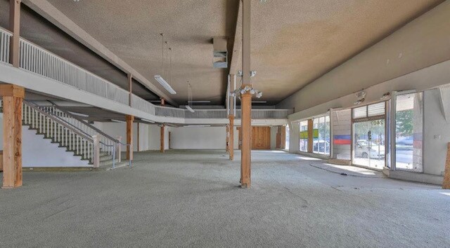 2407 Chester Ave, Bakersfield, CA à louer Photo principale– Image 1 sur 15