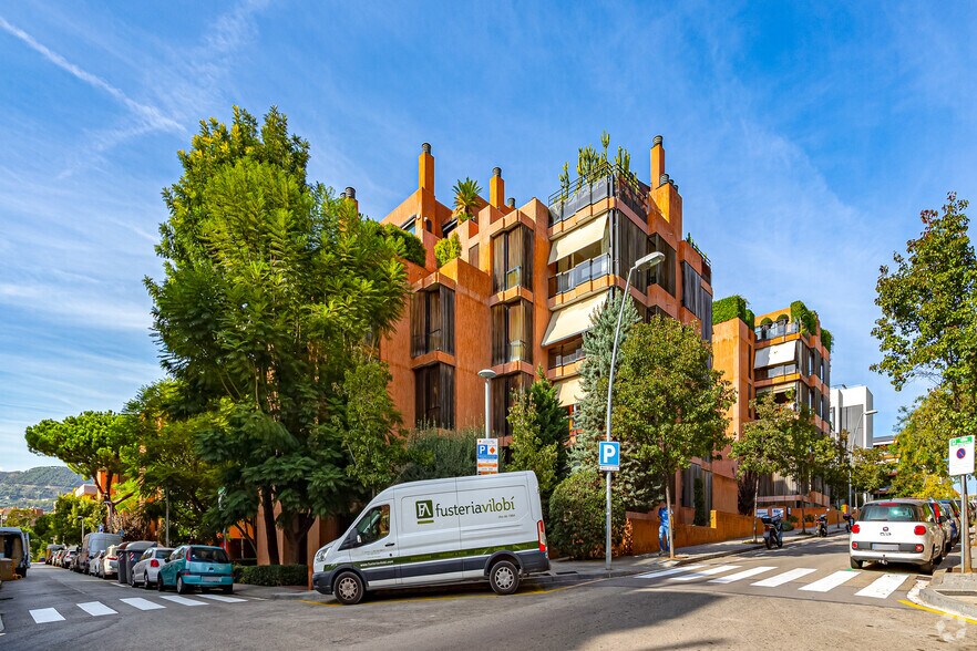Immeuble residentiel dans Barcelone, Barcelona à vendre - Photo de l’immeuble – Image 2 sur 2