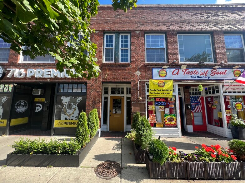 423-425 Elmwood Ave, Buffalo, NY à louer - Photo de l’immeuble – Image 2 sur 5