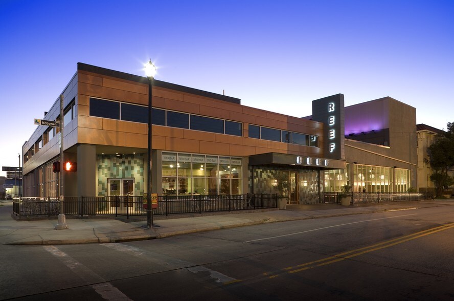 2600 Travis St, Houston, TX à louer - Photo de l’immeuble – Image 2 sur 10