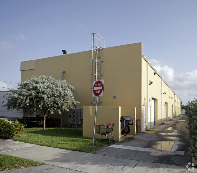 4201-4261 SW 72nd Ave, Miami, FL à louer - Photo de l’immeuble – Image 2 sur 20