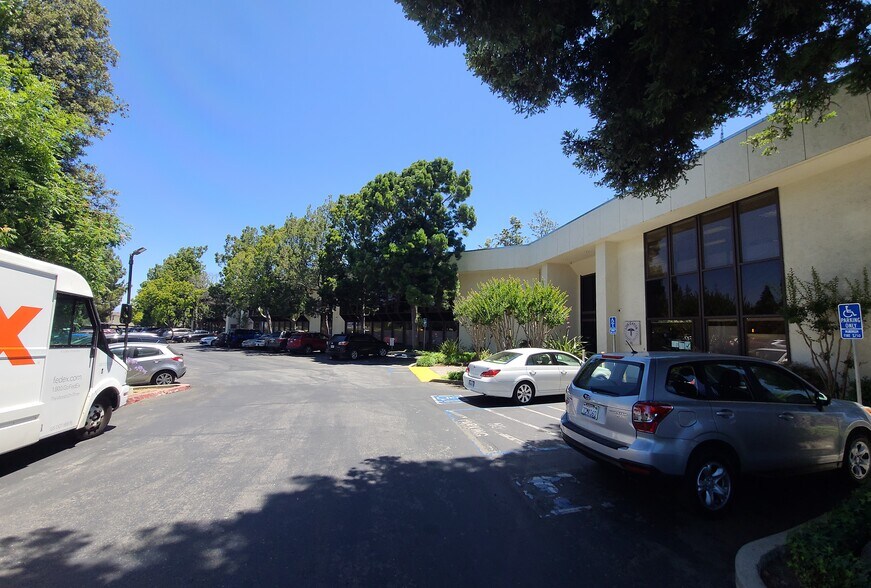 2542 S Bascom Ave, Campbell, CA à vendre - Photo de l’immeuble – Image 3 sur 19