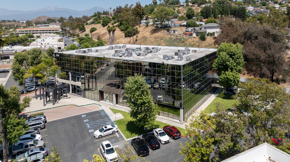 556 N Diamond Bar Blvd, Diamond Bar, CA à vendre - Photo de l’immeuble – Image 1 sur 14