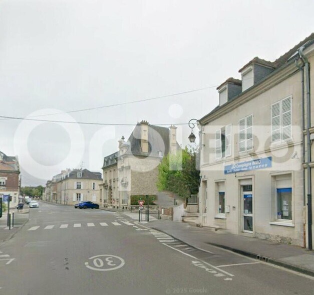 Bureau dans Compiègne à louer - Photo de l’immeuble – Image 1 sur 6