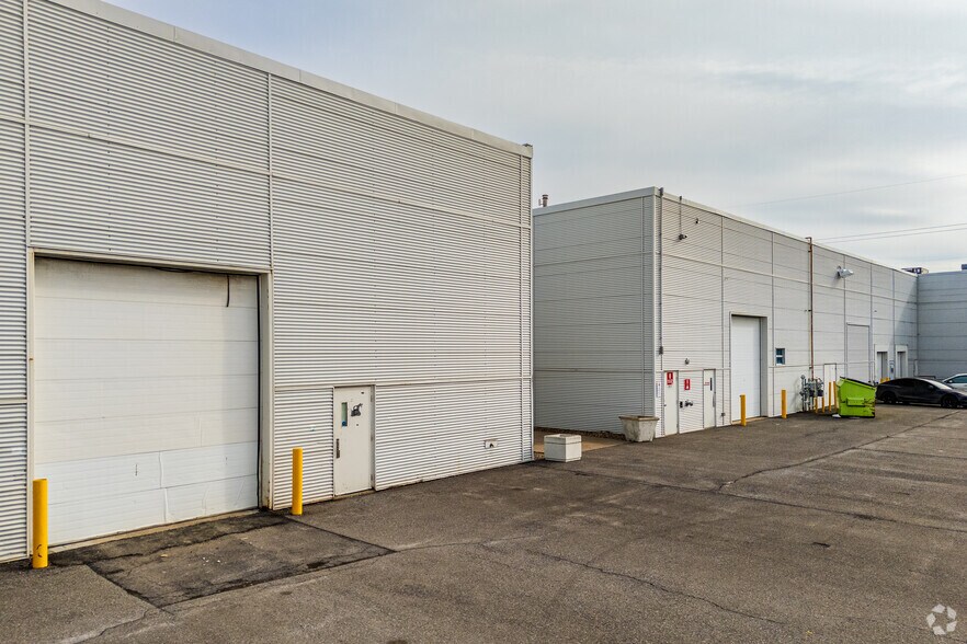9975-9995 St De Châteauneuf, Brossard, QC à louer - Photo de l’immeuble – Image 3 sur 5