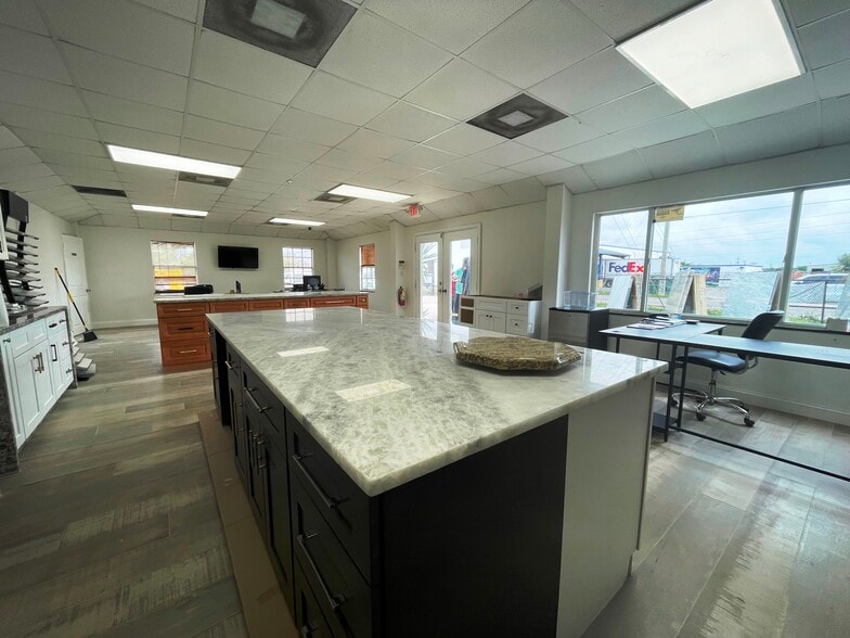 3205 Hanson St, Fort Myers, FL à louer - Photo intérieure – Image 3 sur 7