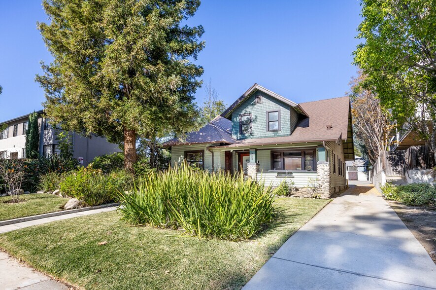 275 E California Blvd, Pasadena, CA à vendre - Photo principale – Image 1 sur 11