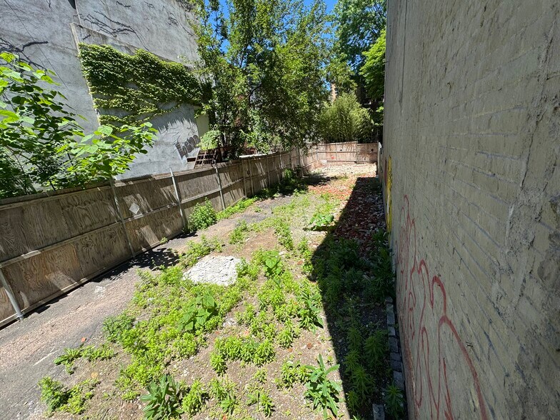 321 W 136th St, New York, NY à vendre - Photo de l’immeuble – Image 3 sur 3