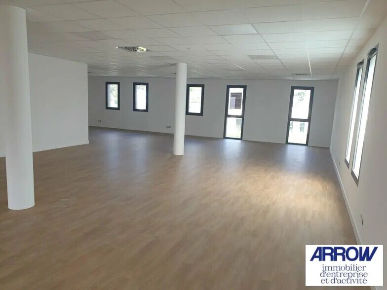 Bureau dans HAUTE-GOULAINE à louer - Photo de l’immeuble – Image 2 sur 5