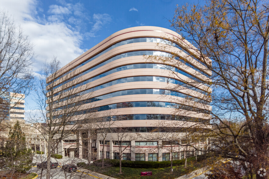 6701 Democracy Blvd, Bethesda, MD à louer - Photo de l’immeuble – Image 3 sur 4