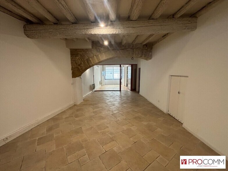 Local commercial dans Nimes à louer - Photo intérieure – Image 1 sur 6