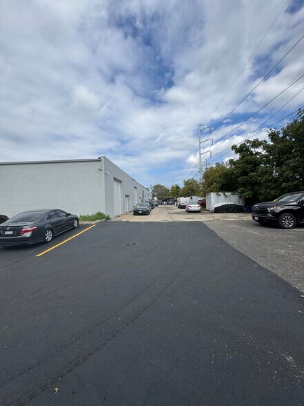 130-138 Railroad St, Huntington Station, NY à louer - Photo de l’immeuble – Image 1 sur 10