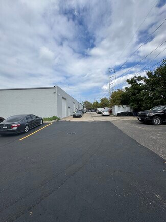Plus de détails pour 130-138 Railroad St, Huntington Station, NY - Industriel/Logistique à louer