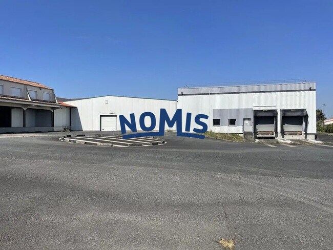 Plus de détails pour Local d'activités à louer