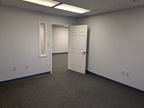 801 W Bay Dr, Largo, FL à louer Photo intérieure– Image 2 sur 14