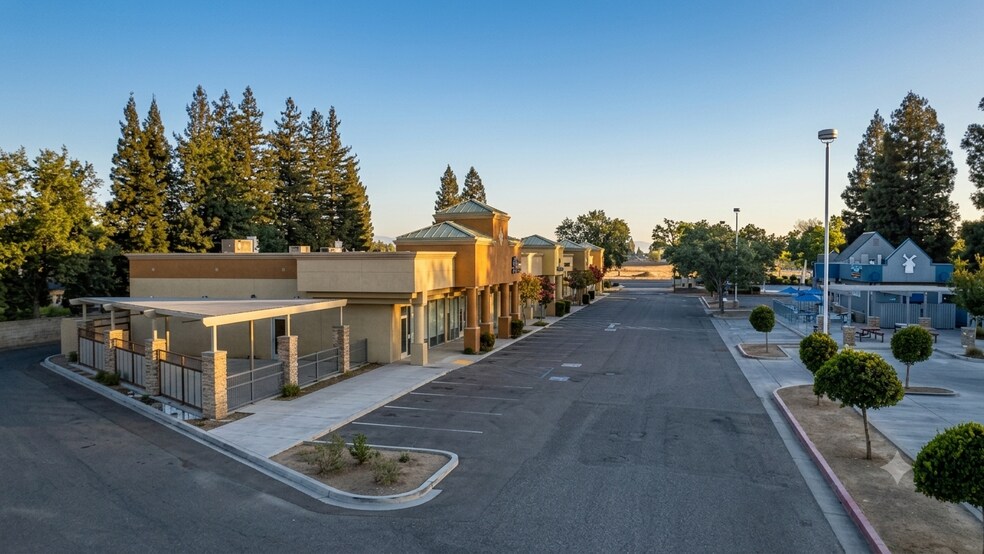 10063-10085 N Maple Ave, Fresno, CA à louer - Photo de l’immeuble – Image 2 sur 5