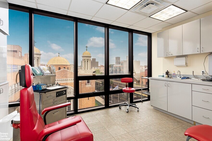 30-16 30th Dr, Astoria, NY à vendre - Photo intérieure – Image 3 sur 11