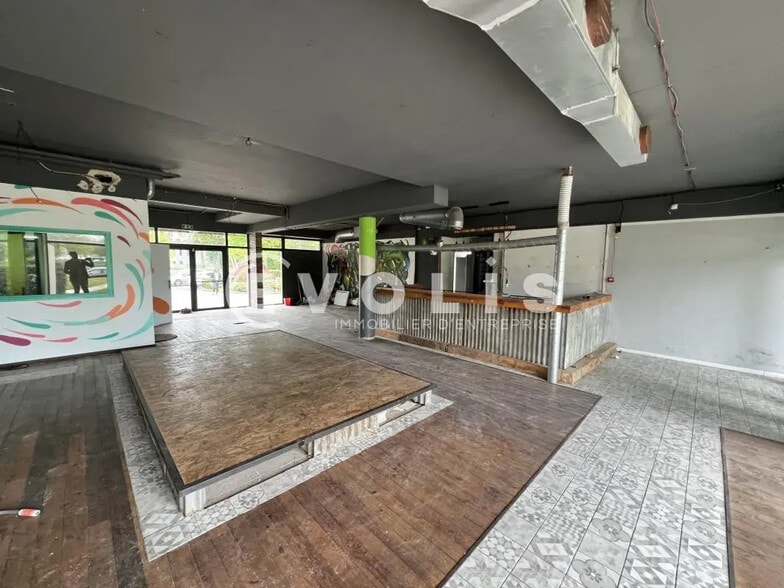 Local commercial dans Champs-sur-Marne à vendre - Photo de l’immeuble – Image 3 sur 12