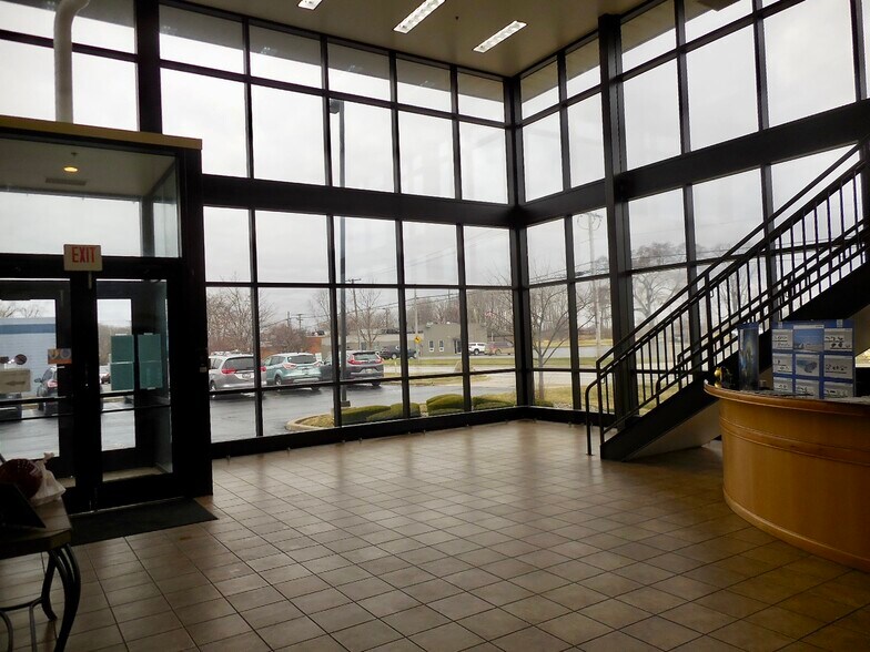 400 Detroit Ave, Monroe, MI à louer - Photo intérieure – Image 2 sur 11