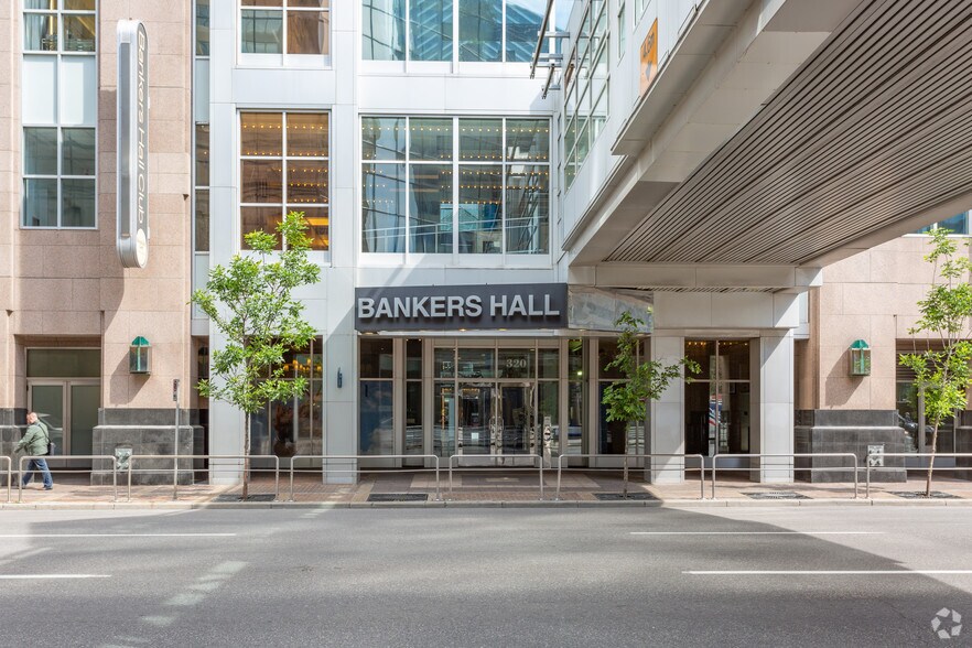 315 8th Ave SW, Calgary, AB à louer - Photo de l’immeuble – Image 2 sur 7