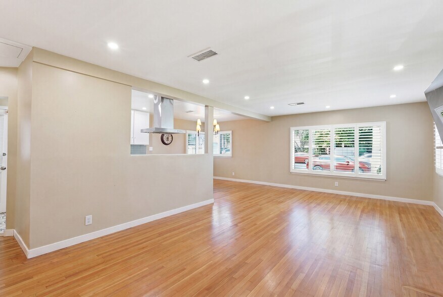 5236 Bellingham Ave, Valley Village, CA à vendre - Photo de l’immeuble – Image 3 sur 53