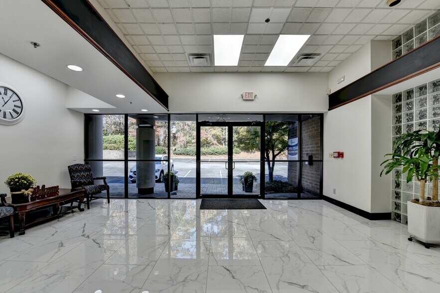 3274 Medlock Bridge Rd, Peachtree Corners, GA à vendre - Photo de l’immeuble – Image 3 sur 40