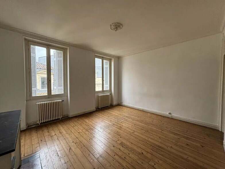 Bureau dans Bordeaux à vendre - Photo de l’immeuble – Image 3 sur 10
