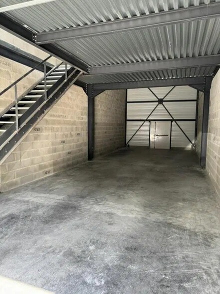 Local d'activités dans Bayonne à vendre - Photo de l’immeuble – Image 2 sur 4