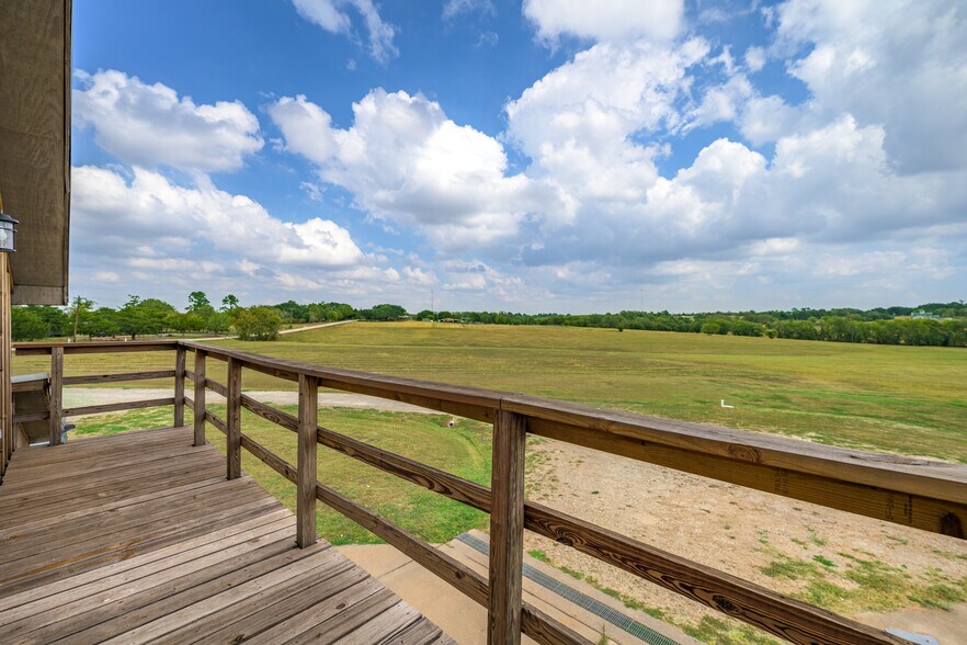 1441 Salem Rd, Brenham, TX à vendre - Photo de l’immeuble – Image 2 sur 35