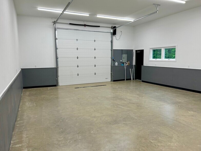 15 Oneil St, Easthampton, MA à louer - Photo de l’immeuble – Image 2 sur 14