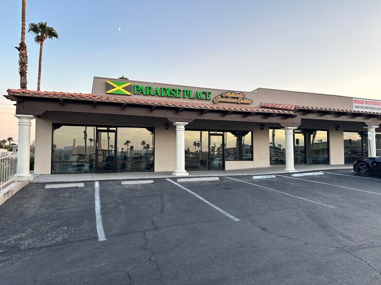 6985 W Sahara Ave, Las Vegas, NV à louer - Photo de l’immeuble – Image 1 sur 12