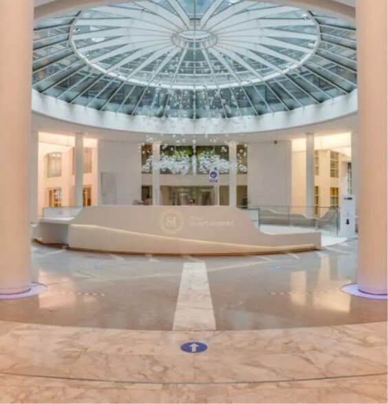 25 Rue Balzac, Paris à louer - Photo de l’immeuble – Image 2 sur 13