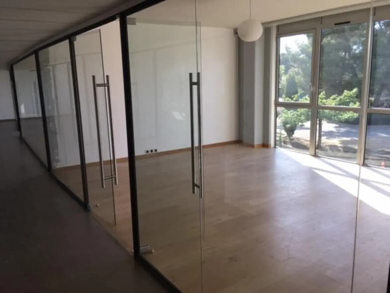 Bureau dans Aix-en-Provence à louer - Photo intérieure – Image 3 sur 9