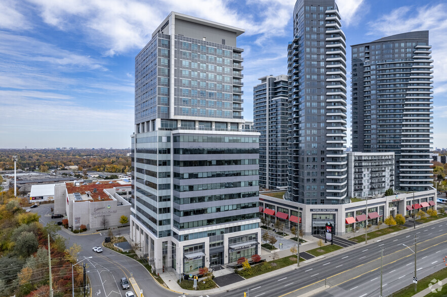 7191 Yonge St, Markham, ON à vendre - Photo principale – Image 1 sur 29