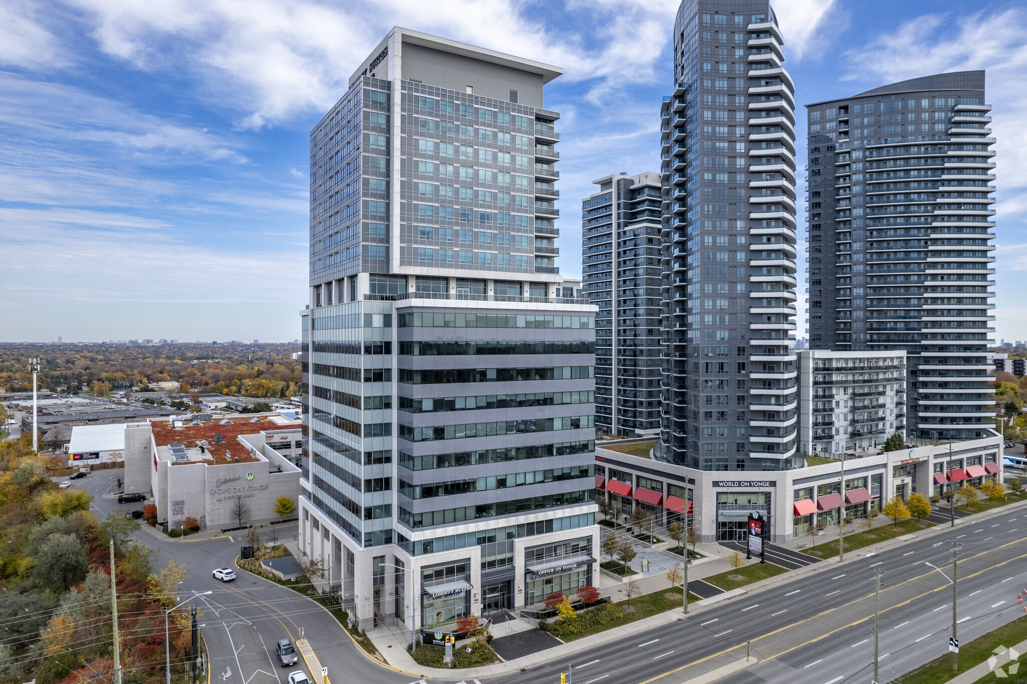 7191 Yonge St, Markham, ON à vendre Photo principale– Image 1 sur 30