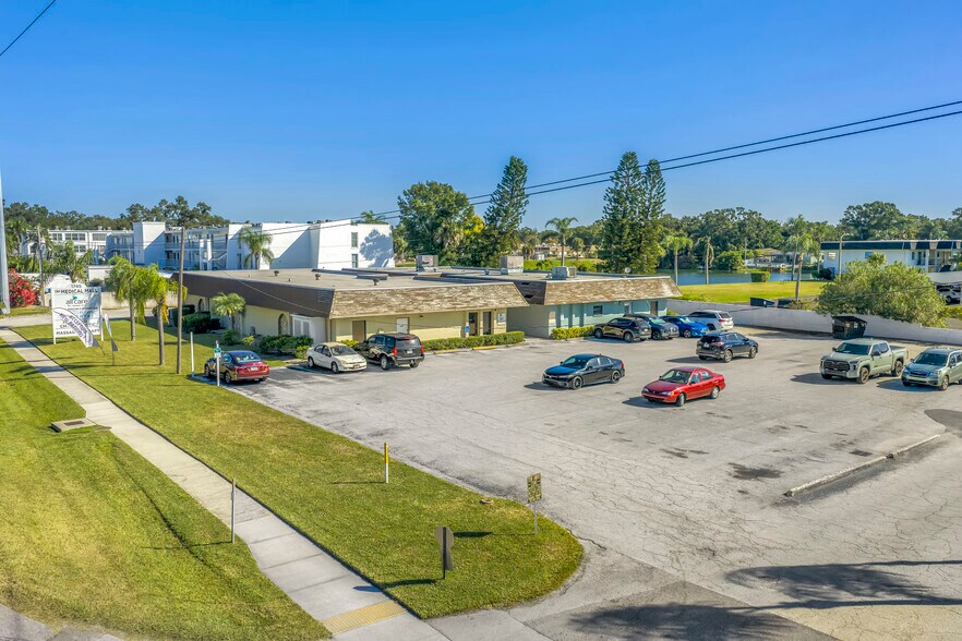 1745 S Highland Ave, Clearwater, FL à vendre - Photo de l’immeuble – Image 1 sur 6