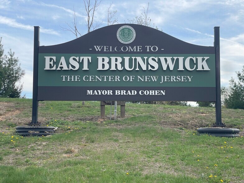 1 Tower Center Blvd, East Brunswick, NJ à louer - Photo de l’immeuble – Image 2 sur 22