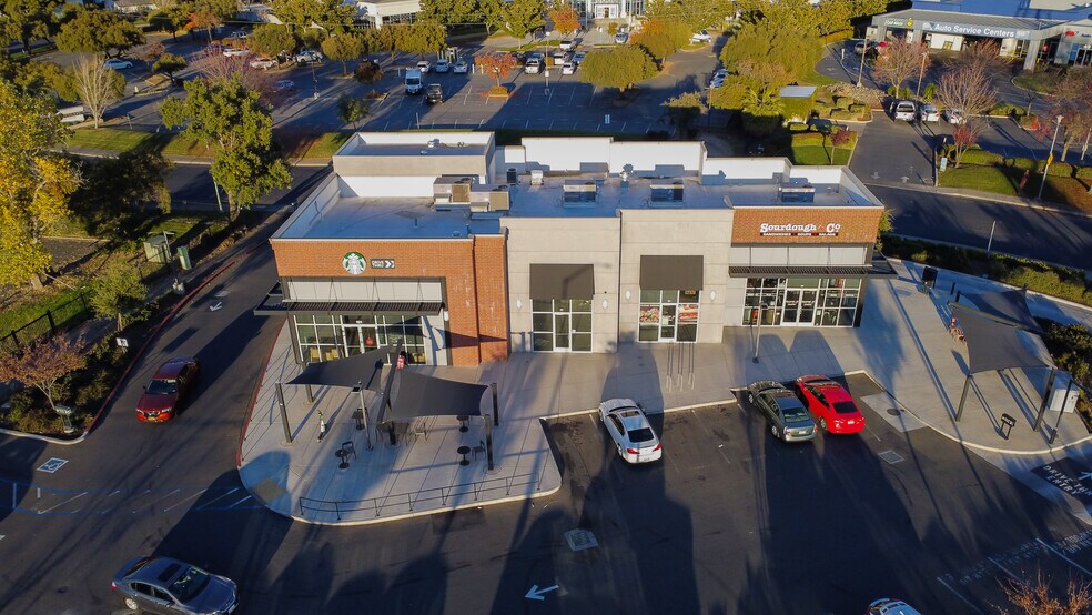 390 Bicentennial Cir, Sacramento, CA à louer - Photo de l’immeuble – Image 2 sur 10