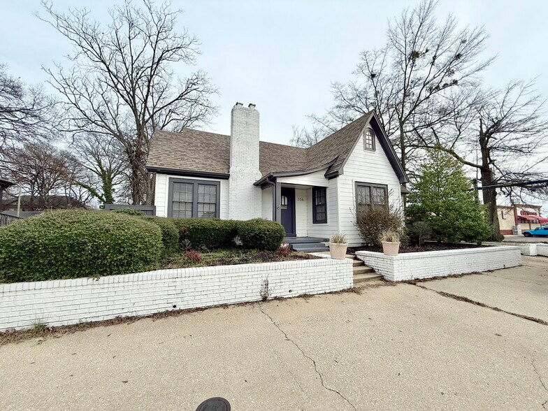 208 N Gloster St, Tupelo, MS à vendre - Photo de l’immeuble – Image 2 sur 26