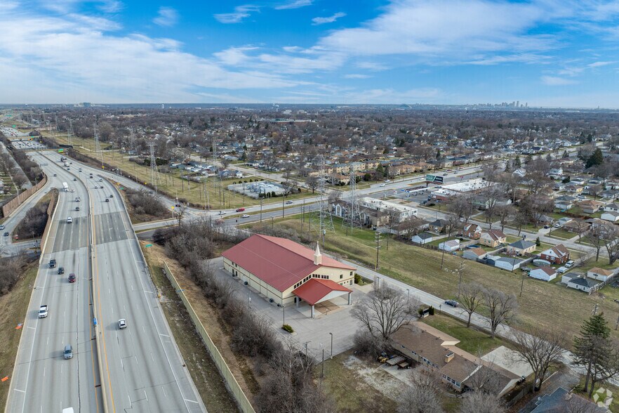 3131 S 100th St, Milwaukee, WI à louer - Photo de l’immeuble – Image 3 sur 5