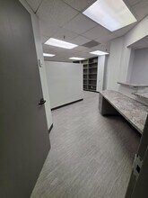 4102 Woodlawn Ave, Pasadena, TX à louer Photo intérieure– Image 2 sur 11